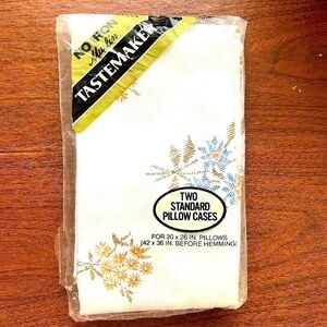 TASTEMAKER Vintage NOS No Iron Muslin Blue Orange Floral Standard Pillowcases